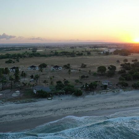 Wera Beach Kadumbul Esterno foto