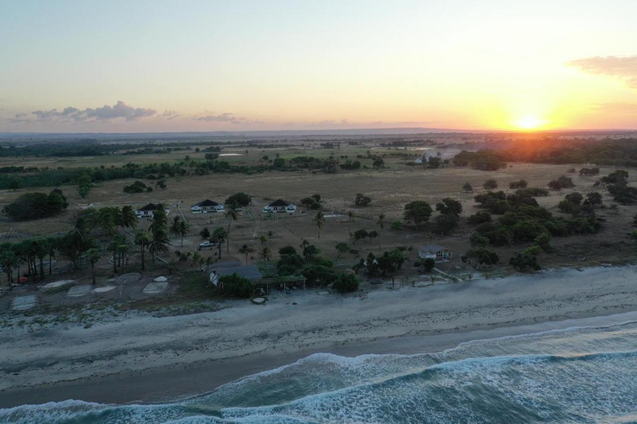 Wera Beach Kadumbul Esterno foto